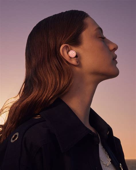 auricolari lv|Louis Vuitton Horizon Light Up Earphones.